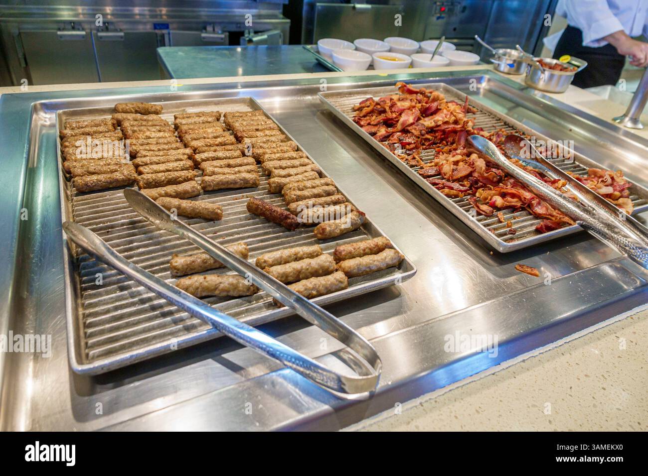 Bahamas, Norwegian Cruise Line NCL Breakaway Schiff 11-tägige Route in der östlichen Karibik, an Bord im Inneren, das Garden Cafe Buffet Restaurant, Selbstbedienung Stockfoto