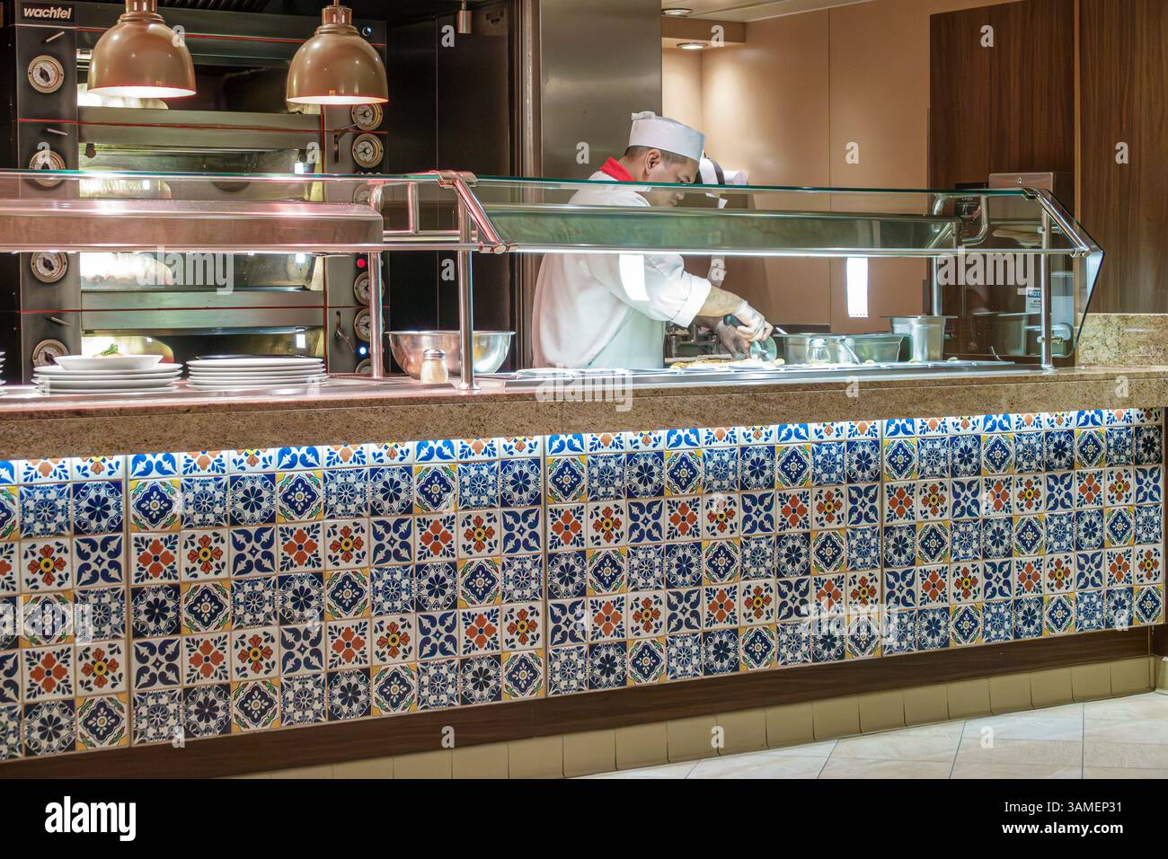 Bahamas, Norwegian Cruise Line NCL Breakaway Schiff, 11-tägige Route in der östlichen Karibik, an Bord im Inneren, das Garden Cafe Buffet Restaurant, Selbstbedienung Stockfoto