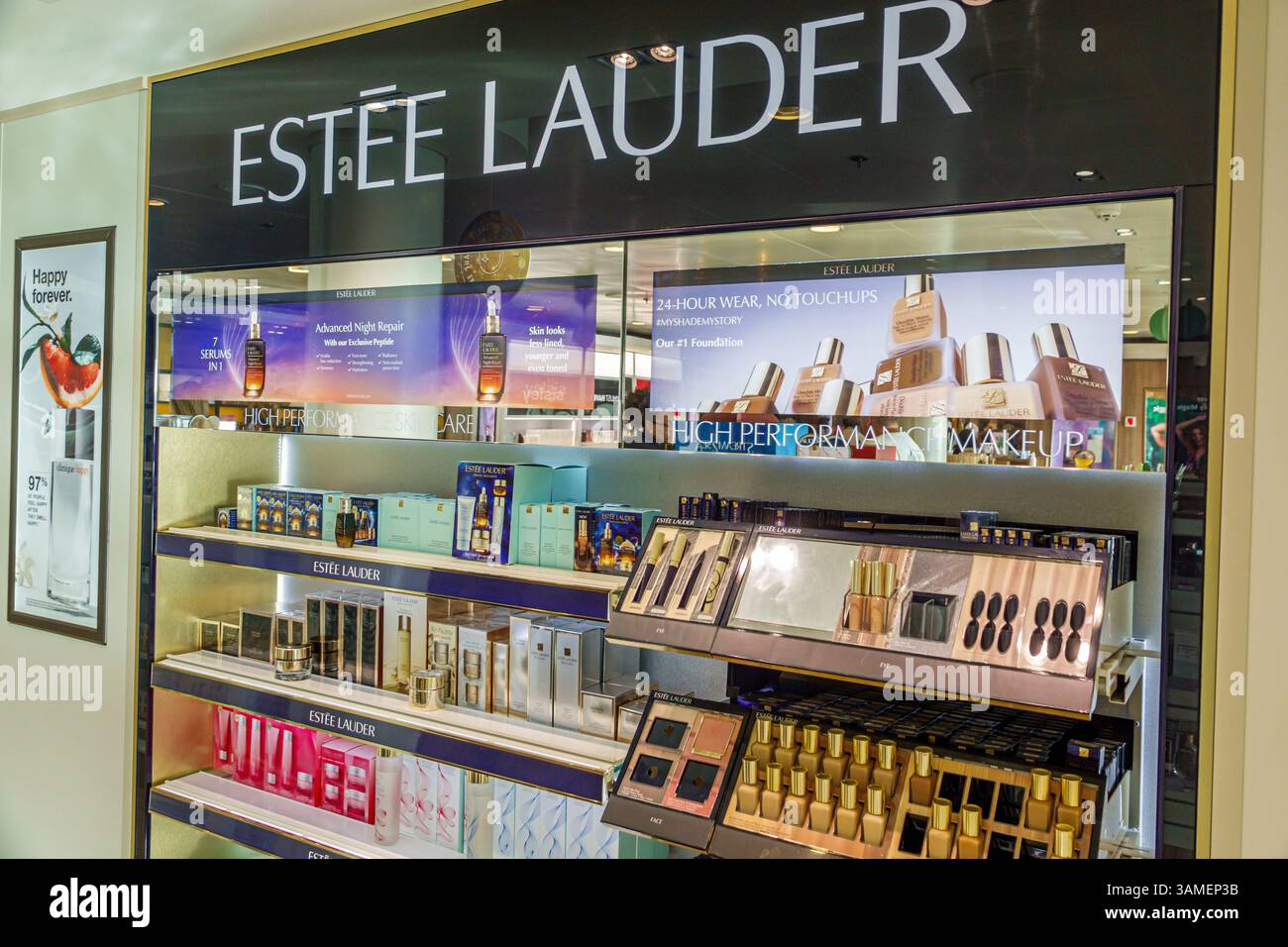 Bahamas, Norwegian Cruise Line NCL Breakaway Schiff, 11-tägige Route in der östlichen Karibik, an Bord im Inneren, The Beauty Shop Shopping, Duty Free Tax fre Stockfoto