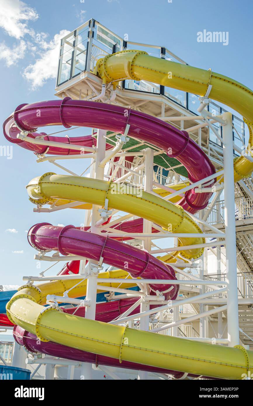 Great Stirrup Cay die Bahamas, Norwegian Cruise Line NCL Breakaway Schiff 11-tägige Route in der östlichen Karibik, an Bord von außen, drehende Spiralwat Stockfoto