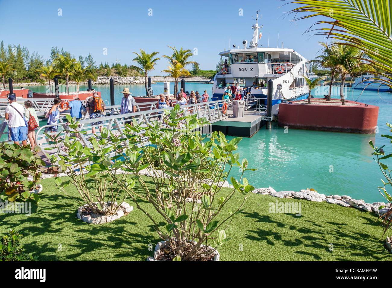 Super Stirrup Cay die Bahamas, Norwegian Cruise Line Tender Dock, GSC 2 Boot, Passagiere aussteigen, Kreuzfahrtinsel Ankunft, Karibik private Insel, Trav Stockfoto