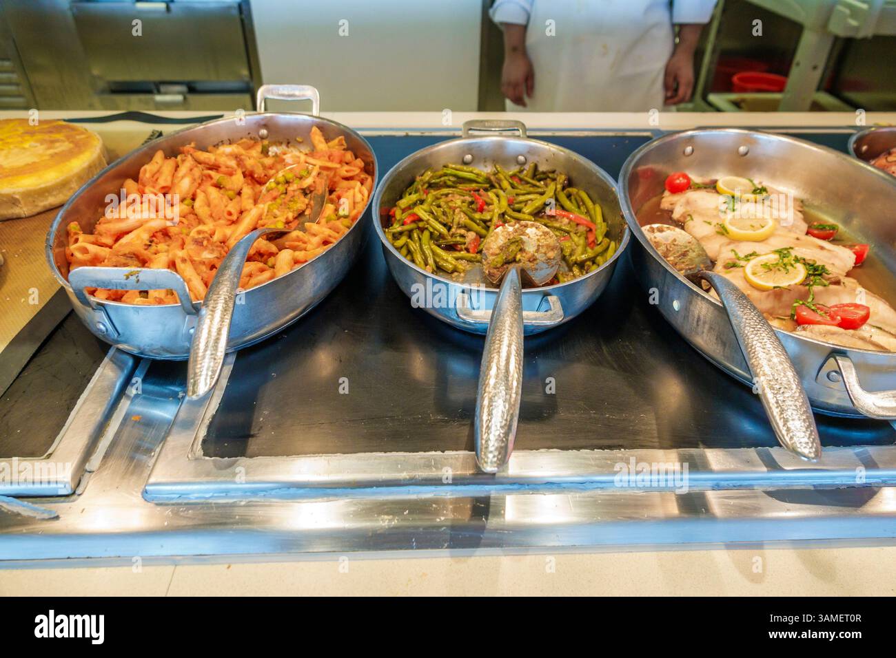 Great Stirrup Cay die Bahamas, Norwegian Cruise Line NCL Breakaway Schiff 11-tägige Route in der östlichen Karibik, an Bord im Inneren, Garden Cafe Buff Stockfoto