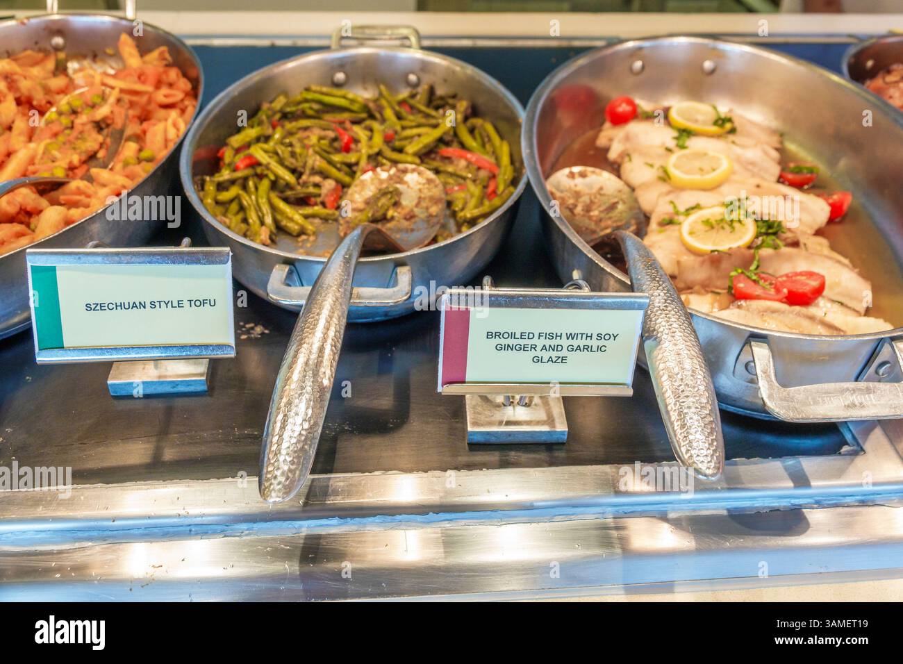 Great Stirrup Cay die Bahamas, Norwegian Cruise Line NCL Breakaway Schiff 11-tägige Route in der östlichen Karibik, an Bord im Inneren, Garden Cafe Buff Stockfoto