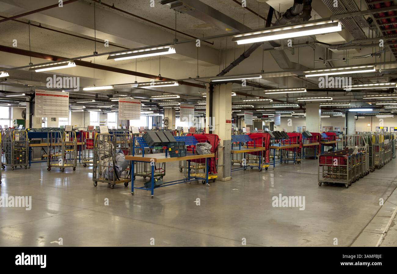 19. März 2014 - London, Großbritannien - Blick auf das derzeitige Sortierbüro in Mount Pleasant oberirdischer Zugang zur Postbahn erfolgt über den Bahnhof. . . Die Post Office Underground Railway Ã Mail Rail Ã lief über 6,5 km schweigend und fleißig durch die Straßen Londons, weitgehend unbemerkt, über ein dreiviertel Jahrhundert. Doch seit 2003 ist die erste fahrerlose, elektrifizierte worldÃs-Bahn mit nur wenigen Ingenieuren ruhend geblieben, um sie zu warten. Nach neuen Plänen des British Postal Museum & Archive könnte sich das alles ändern... als Teil eines Â 22 Millionen Pfund schweren Plans Stockfoto
