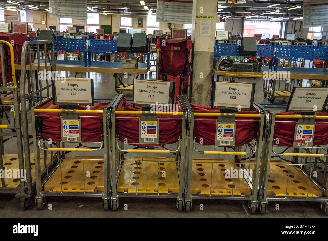 19. März 2014 - London, Großbritannien - Blick auf das derzeitige Sortierbüro in Mount Pleasant oberirdischer Zugang zur Postbahn erfolgt über den Bahnhof. . . Die Post Office Underground Railway Ã Mail Rail Ã lief über 6,5 km schweigend und fleißig durch die Straßen Londons, weitgehend unbemerkt, über ein dreiviertel Jahrhundert. Doch seit 2003 ist die erste fahrerlose, elektrifizierte worldÃs-Bahn mit nur wenigen Ingenieuren ruhend geblieben, um sie zu warten. Nach neuen Plänen des British Postal Museum & Archive könnte sich das alles ändern... als Teil eines Â 22 Millionen Pfund schweren Plans Stockfoto