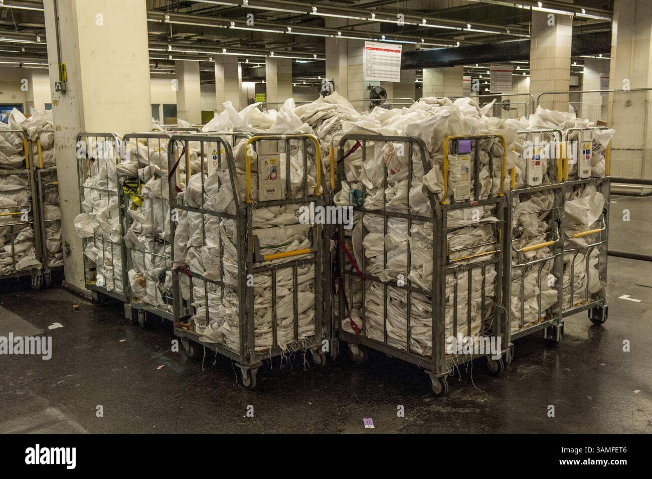 19. März 2014 - London, Großbritannien - Blick auf das derzeitige Sortierbüro in Mount Pleasant oberirdischer Zugang zur Postbahn erfolgt über den Bahnhof. . . Die Post Office Underground Railway Ã Mail Rail Ã lief über 6,5 km schweigend und fleißig durch die Straßen Londons, weitgehend unbemerkt, über ein dreiviertel Jahrhundert. Doch seit 2003 ist die erste fahrerlose, elektrifizierte worldÃs-Bahn mit nur wenigen Ingenieuren ruhend geblieben, um sie zu warten. Nach neuen Plänen des British Postal Museum & Archive könnte sich das alles ändern... als Teil eines Â 22 Millionen Pfund schweren Plans Stockfoto