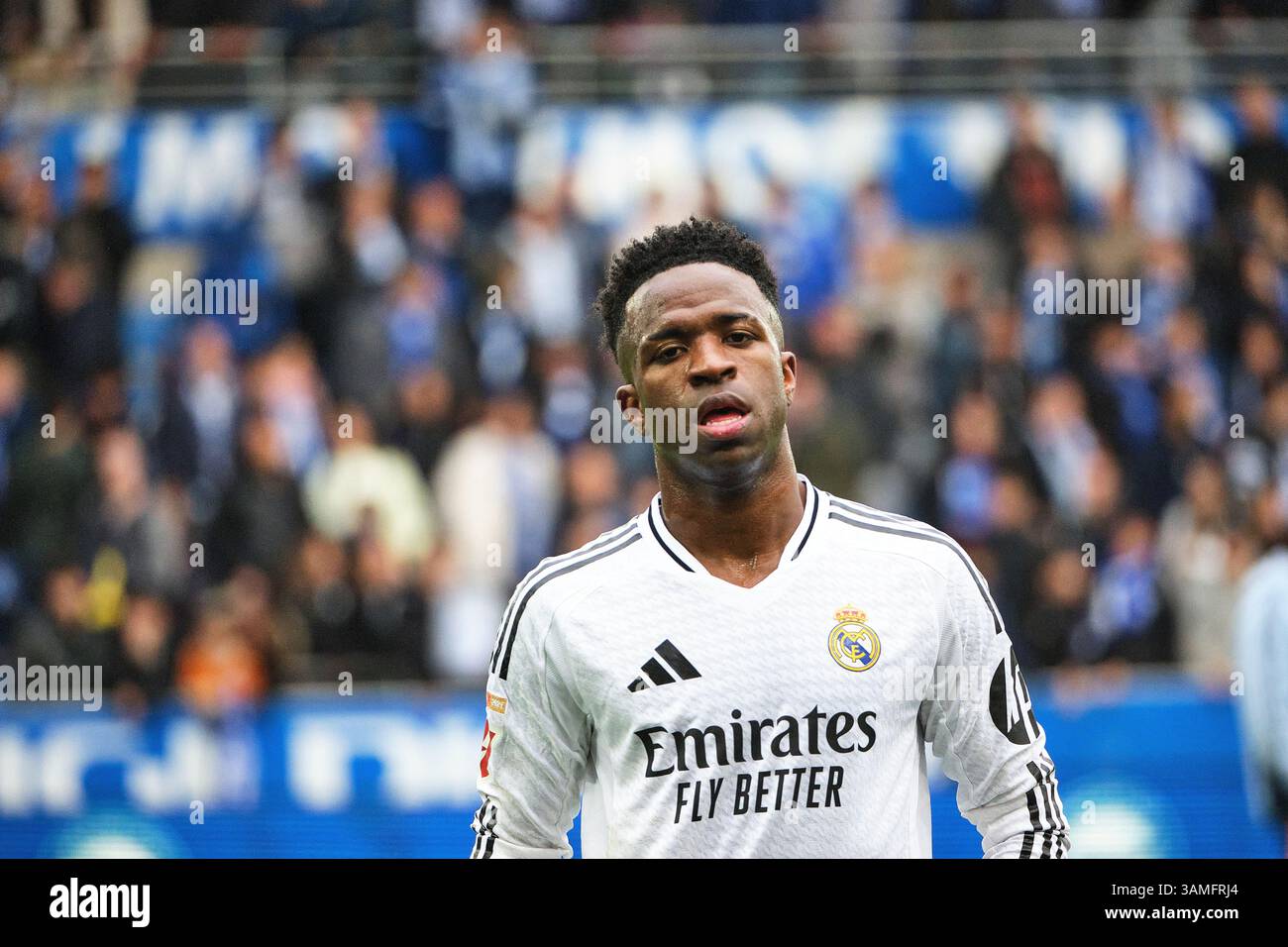 Vitoria / Gasteiz, Araba, Spanien - 13. April 2025: Vinicus Junior von Real Madrid nach dem Spiel Alavés gegen Real Madrid, Teil der spanischen LaLiga EA SPORTS, im Mendizorrotza Stadion. Quelle: Rubén Gil/Alamy Live News. Stockfoto