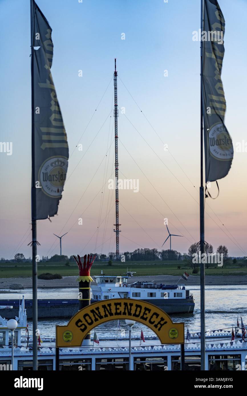 Wesel Sender, Sendemast für die Ausstrahlung von Digitalradio, DAB Plus, DVB-T Fernsehsendungen, UKW Radio, 320, 8 Meter hoch, gu Stockfoto