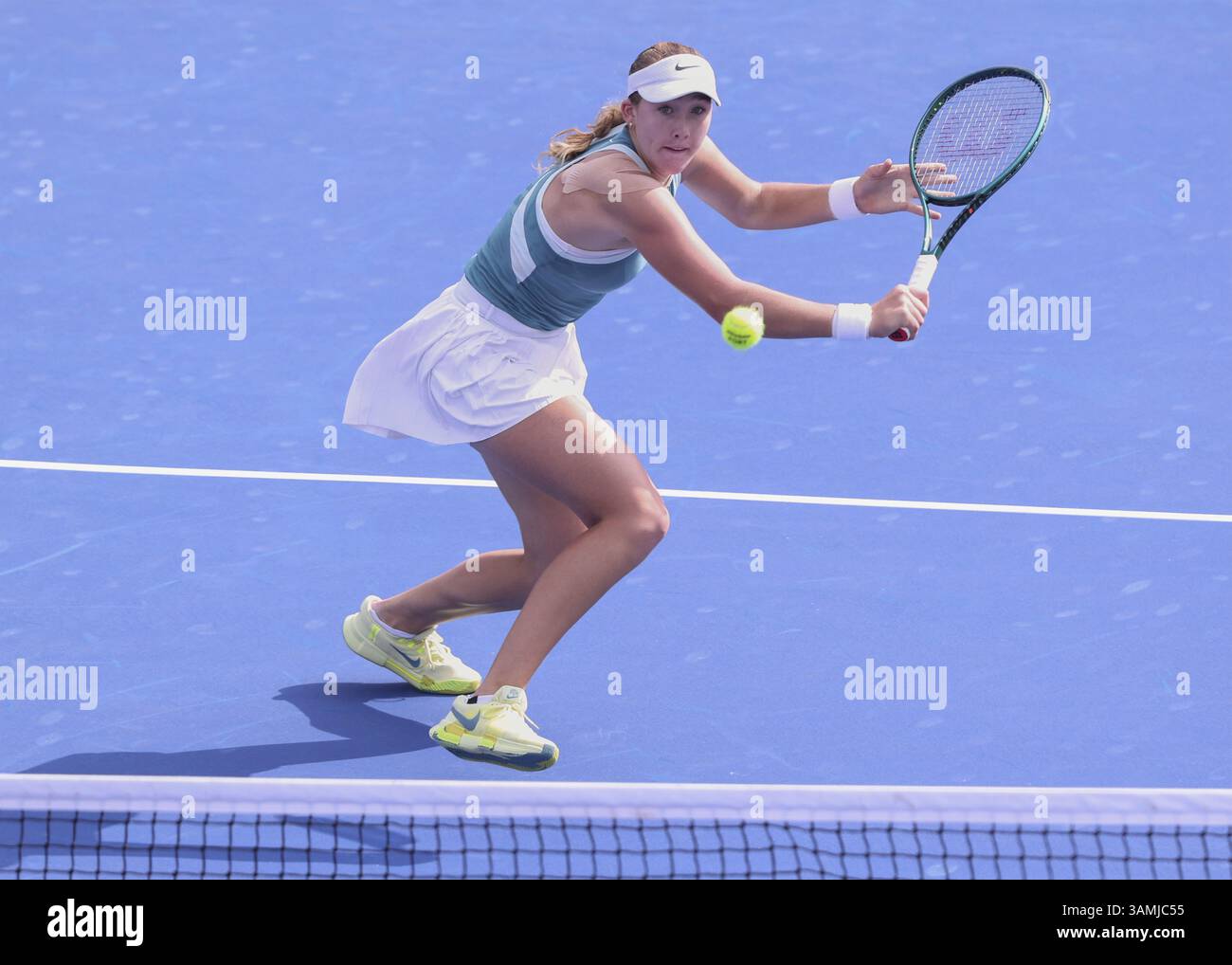 Mirra Andreeva, Dubai Duty Free Tennis Championships, Dubai, USA Tennis - Dubai Tennis Championships 2025 - Dubai - WTA 1000 - Dubai Duty Free Tenn Stockfoto