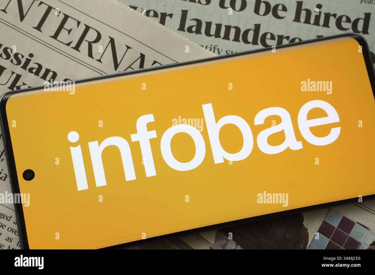 Dhaka, Bangladesch - 17. März 2025: Das Logo der Infobae wird auf einem Smartphone-Bildschirm angezeigt Stockfoto