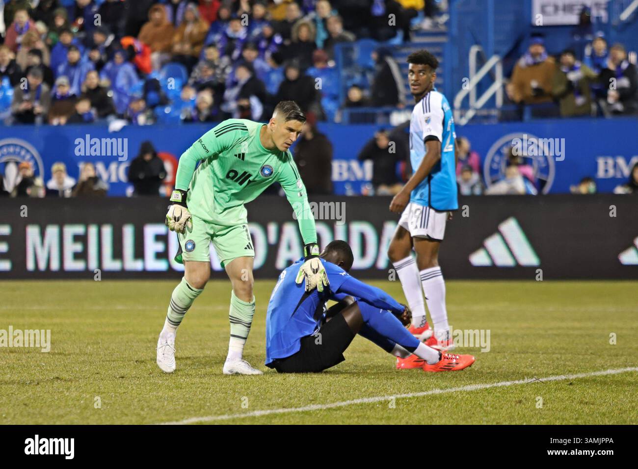 Montreal, Ciudad de Mexico, Kanada. April 2025. Torhüter Kristijan Kahlina Nummer 1 des Charlotte Football Club während des Turnierspiels in Woche 8 zwischen CF Montréal und Charlotte FC im Estadio Saputo. Endergebnis: CF Montréal 0-1 Charlotte FC. Am 12. April 2025 in Montreal, Kanada. (Credit Image: © Horacio Zamora Rios/eyepix via ZUMA Press Wire) NUR REDAKTIONELLE VERWENDUNG! Nicht für kommerzielle ZWECKE! Stockfoto