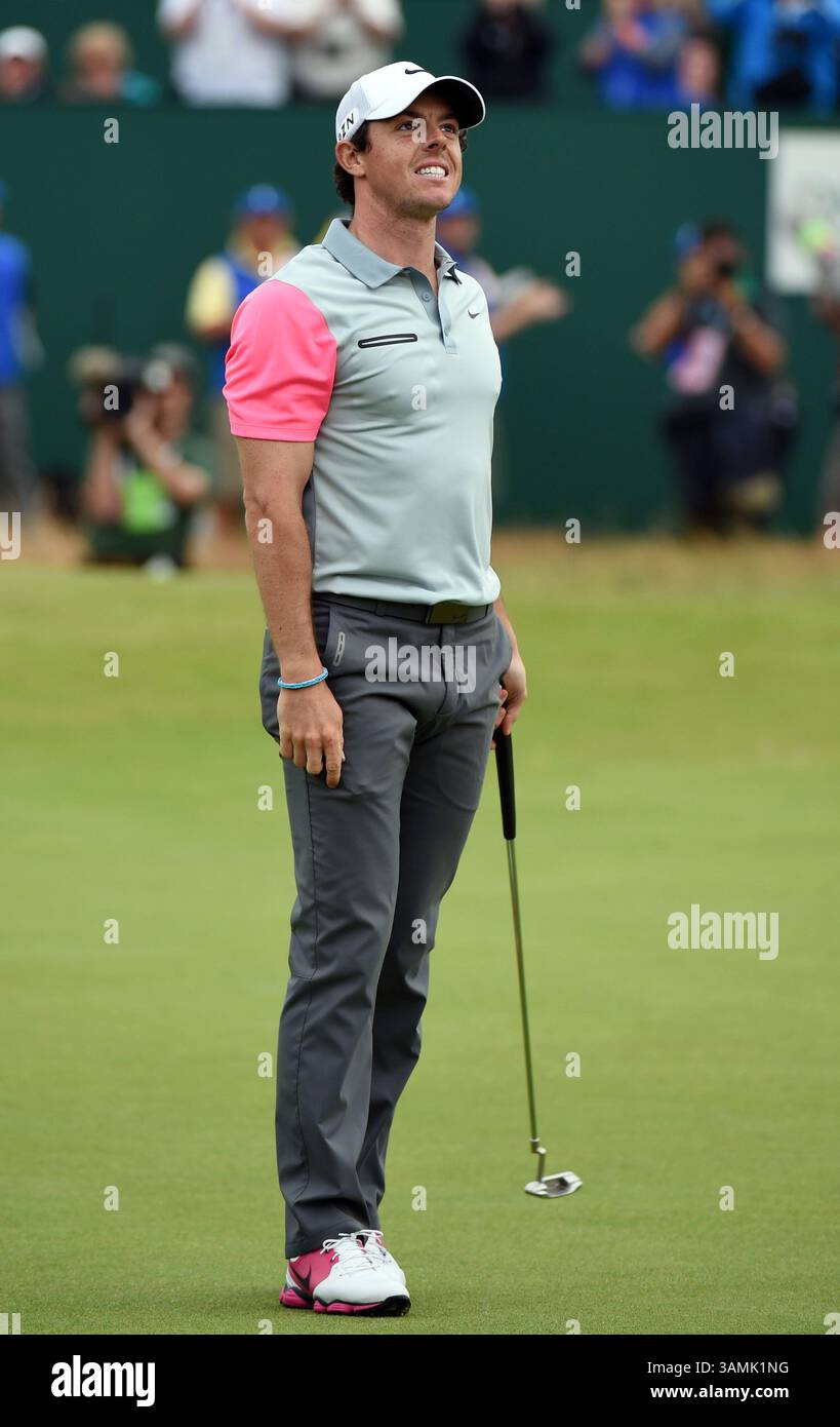 Juli 2014; Wirral, Merseyside, GBR; Rory McIlroy feiert auf dem 18. Green, nachdem er die 143. Open Championship im Royal Liverpool Golf Club gewonnen hat. Stockfoto
