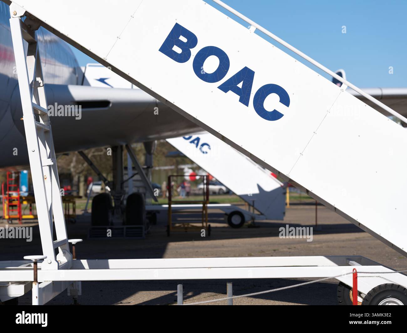 BOAC-Bordleiter zur Vickers Super VC10 Typ 1151 im british Imperial war Museum, Duxford Airfield, England. Stockfoto