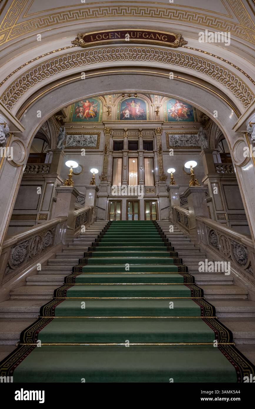Treppe am Haupteingang der Wiener Staatsoper, Wien, Österreich Stockfoto