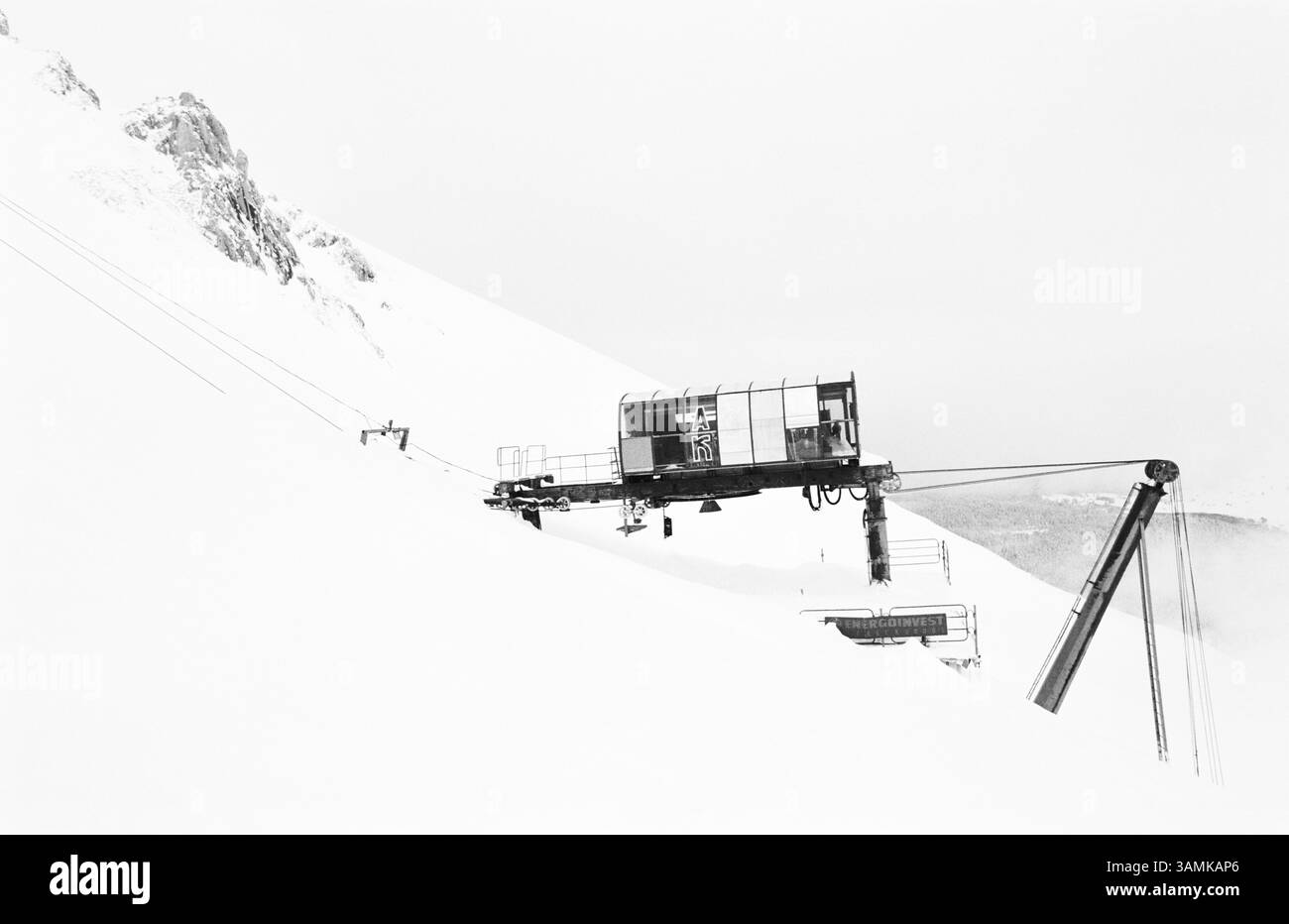 Ein begrabener Sessellift in Durmitor, Montenegro, Serbien. Stockfoto