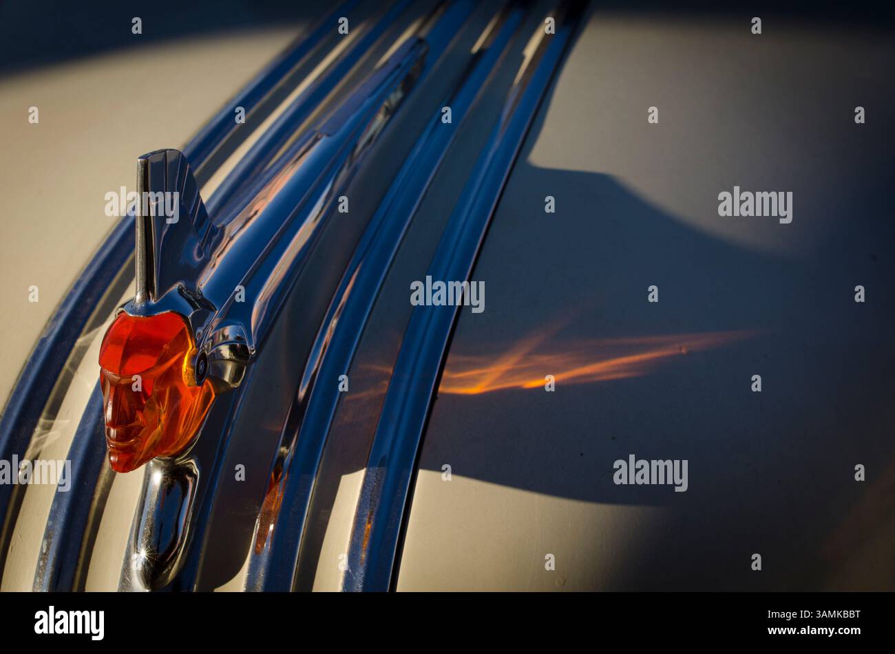 Pontiac Chieftain parkt vor dem Blue Swallow Motel in Tucumcari, New Mexico. Stockfoto