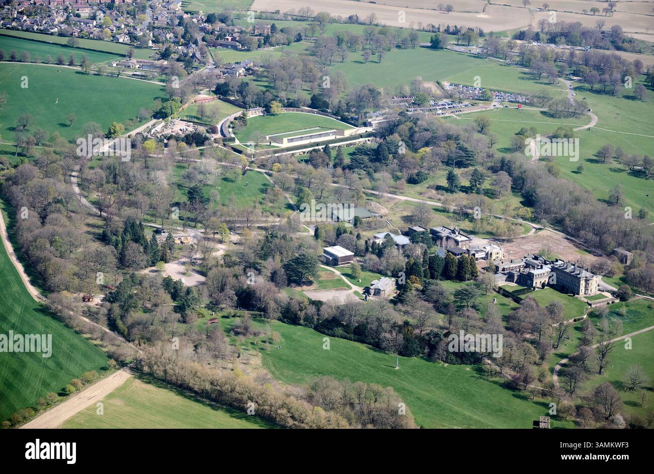 Ein Blick aus der Vogelperspektive auf den Yorkshire Sculpture Park und die Bretton Hall südlich von Wakefield, West Yorkshire, Nordengland, Großbritannien Stockfoto