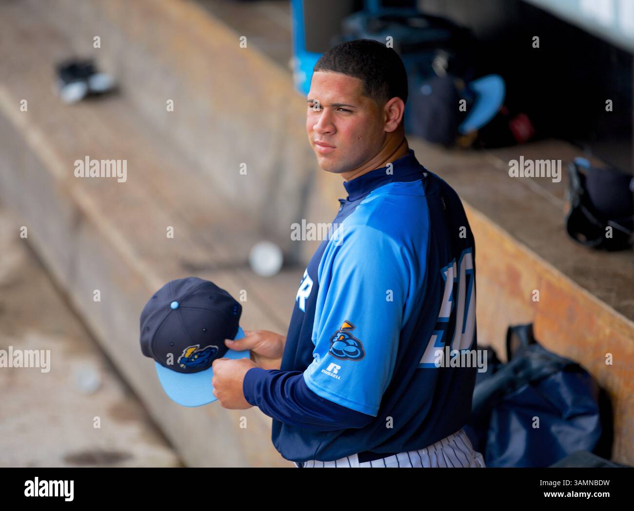 April 2014: Trenton, New Jersey, USA S - GARY SANCHEZ, ein Fänger für den Trenton Thunder, der die Nummer eins der New York Yankees ist, ist hier in der Einstiegsanlage im Arm & Hammer Park zu sehen. Seine Teamkollegen begrüßten die Medien und signierten heute Autogramme für Fans im Thunder's Welcome North Open House in Trenton, nachdem sie vom Frühjahrstraining in Florida zurückgekehrt waren. Eröffnungstag für den Trenton Thunder ist der 3. April. (Kreditbild: © Staton Rabin/ZUMAPRESS.com) Stockfoto