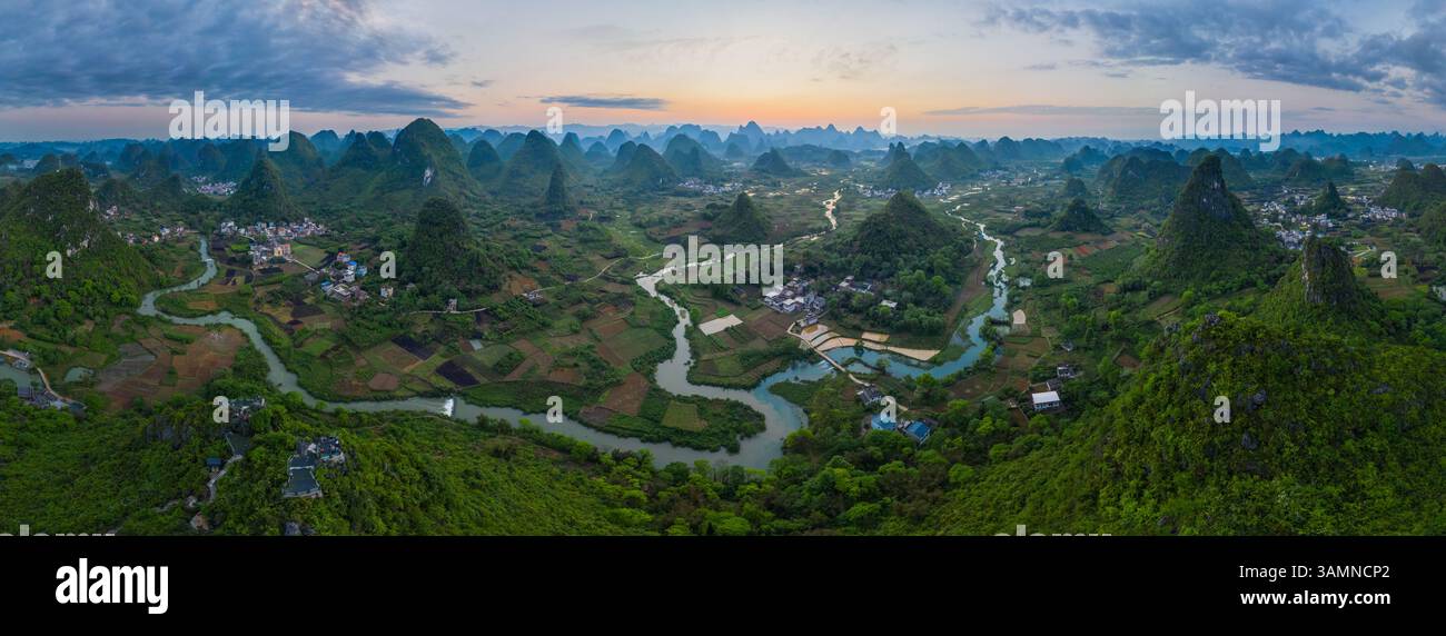 Panoramablick auf die Guilin Mountains, China Stockfoto