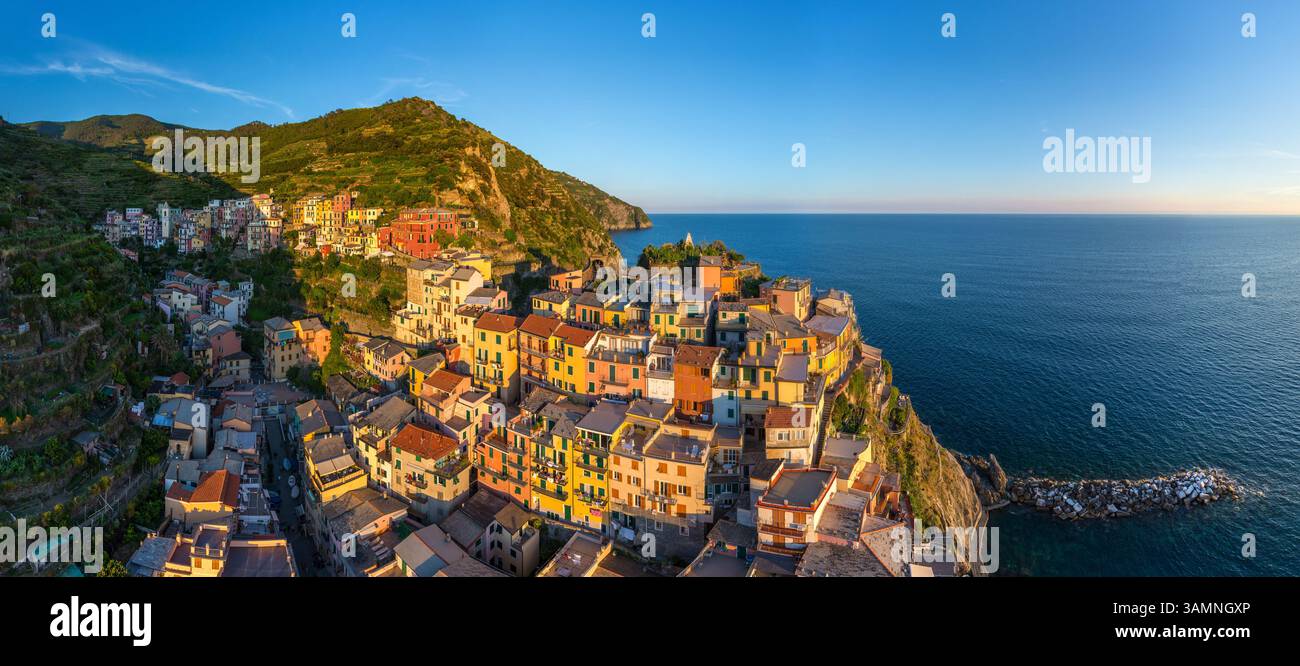 Panoramablick auf Manarola, Italien Stockfoto