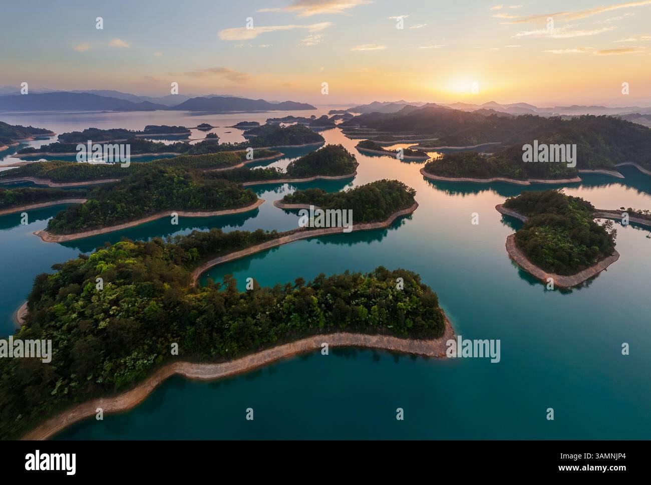 Aus der Vogelperspektive auf den Qiandao See, den Thousand Island Lake, China Stockfoto