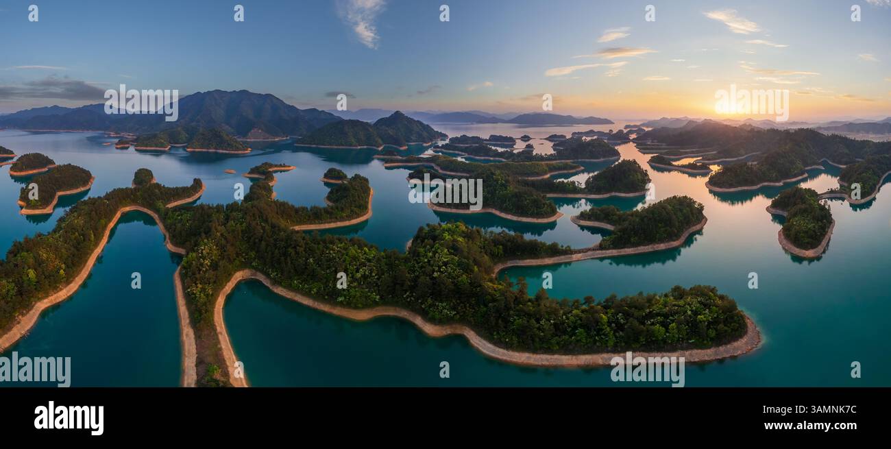 Aus der Vogelperspektive auf den Qiandao See, den Thousand Island Lake, China Stockfoto