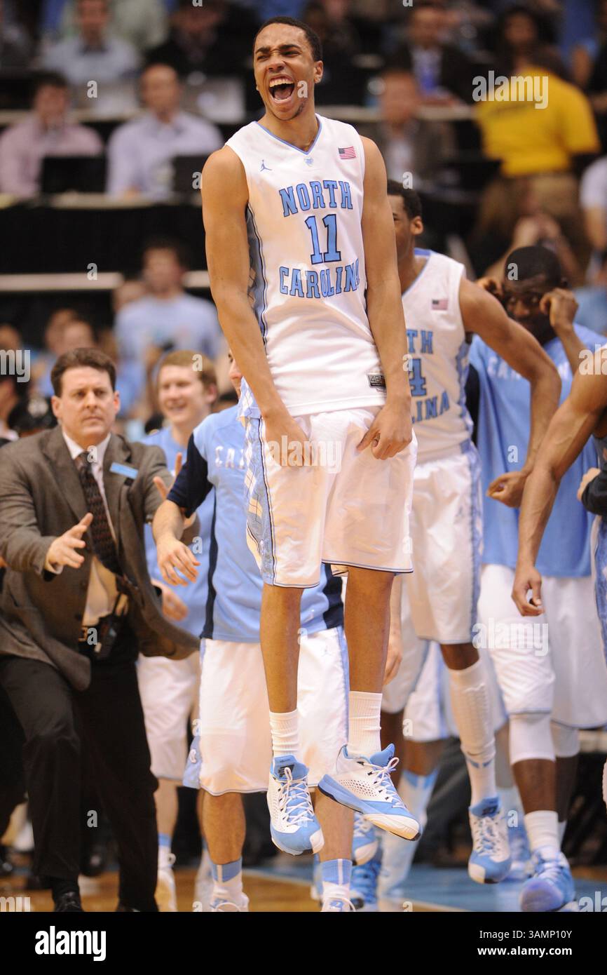 Februar 2014 - Chapel Hill, NC, USA S - 20. Februar 2014: North Carolina Tar Heels Stürmer Brice Johnson #11 feiert einen Sieg nach dem NCAA Basketballspiel zwischen den North Carolina Tar Heels und Duke Blue Devils im Dean E. Smith Center, Chapel Hill, NC. (Bild: © Evan Pike/Cal Sport Media/ZUMAPRESS.com) Stockfoto