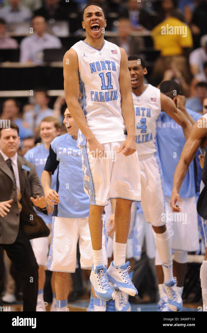 Februar 2014 - Chapel Hill, NC, USA S - 20. Februar 2014: North Carolina Tar Heels Stürmer Brice Johnson #11 feiert einen Sieg nach dem NCAA Basketballspiel zwischen den North Carolina Tar Heels und Duke Blue Devils im Dean E. Smith Center, Chapel Hill, NC. (Bild: © Evan Pike/Cal Sport Media/ZUMAPRESS.com) Stockfoto