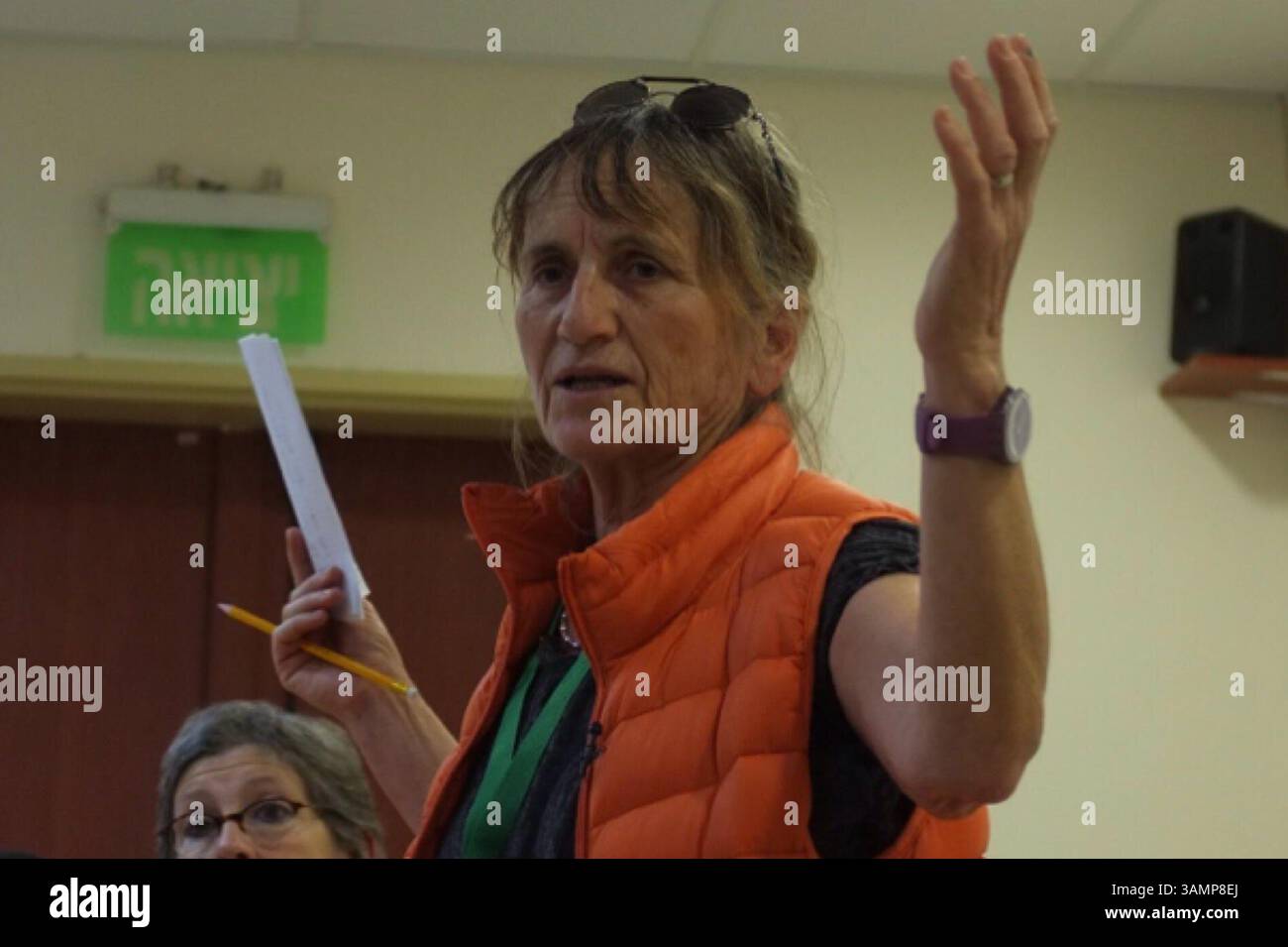 15. Januar 2014 - Hatzeva, Israel - Dr. RIVKA OFIR forscht im Arava F&E-Zentrum zur Analyse von Naturstoffen als Quelle neuer Medikamente. Ziel ist die Identifizierung von Wirkstoffkandidaten, die Charakterisierung ihrer Wirkungsweise und die Bewertung ihrer therapeutischen Wirksamkeit an Tiermodellen für menschliche Erkrankungen. (Bild: © Nir Alon/ZUMA Wire/ZUMAPRESS.com) Stockfoto