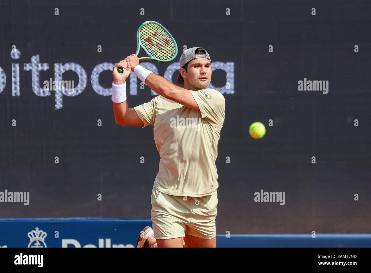 München, Deutschland. April 2025. Marcos Giron (USA), GER, BMW Open by Bitpanda, Miomir Kecmanovic (Serbien) vs. Marcos Giron (USA), Tennis, ATP 500, Herren, 14.04.2025, Foto: Eibner-Pressefoto/Jenni Maul Credit: dpa/Alamy Live News Stockfoto