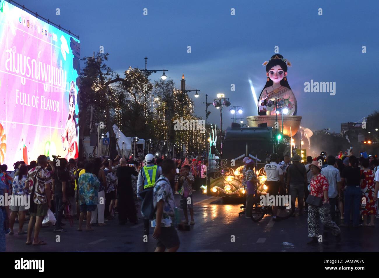 Bangkok Thailand 12. April ,2025: Parade der thailändischen Soft Power im Songkarn World Water Festival in Sanam Luang Stockfoto