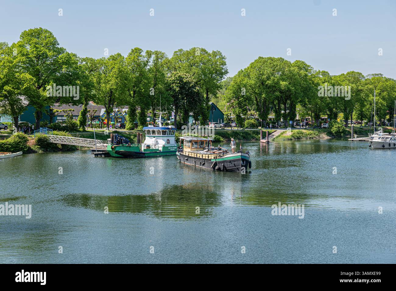 Saint-Valery-sur-Somme, regionaler Naturpark der Somme-Bucht (Nordfrankreich): marina und Binnenschiff Stockfoto