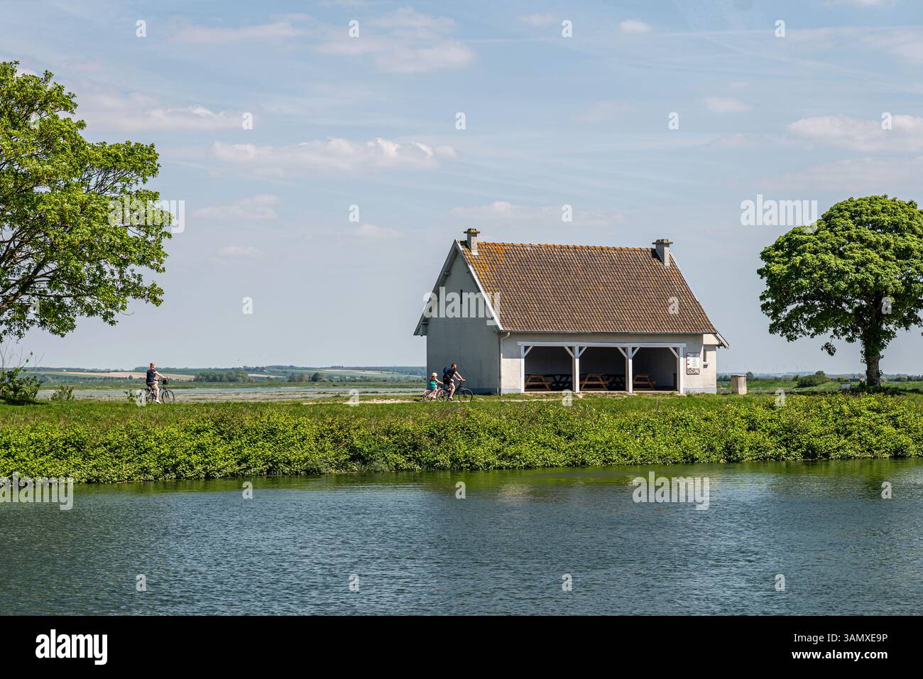 Saint-Valery-sur-Somme, regionaler Naturpark der Somme-Bucht (Nordfrankreich): Touristische Spaziergänge entlang des Deiches der Somme-Bucht Stockfoto