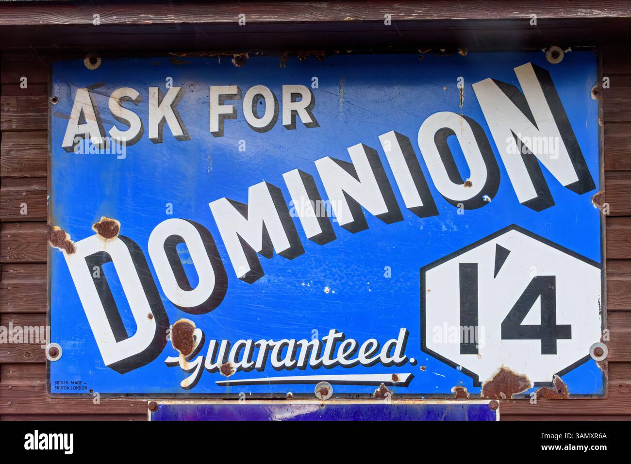 Vintage Dominion Motorenbezeichnung (Benzin oder Benzin) im Nottingham Transport Heritage Centre, Ruddington, Nottinghamshire, England, Großbritannien Stockfoto