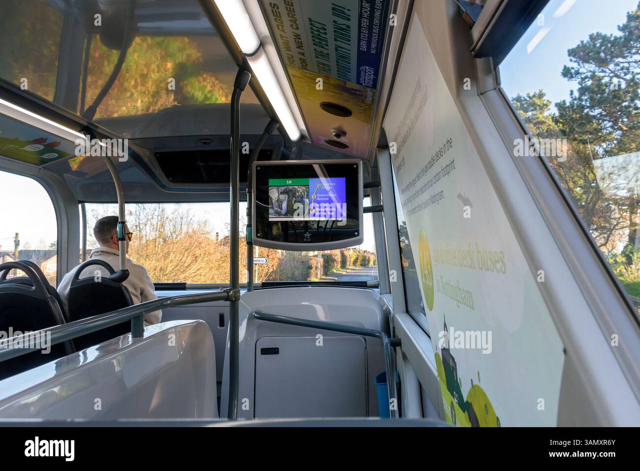 Informationsdisplay auf dem Oberdeck eines Doppeldeckerbusses, Nottingham, Nottinghamshire, England, Großbritannien Stockfoto