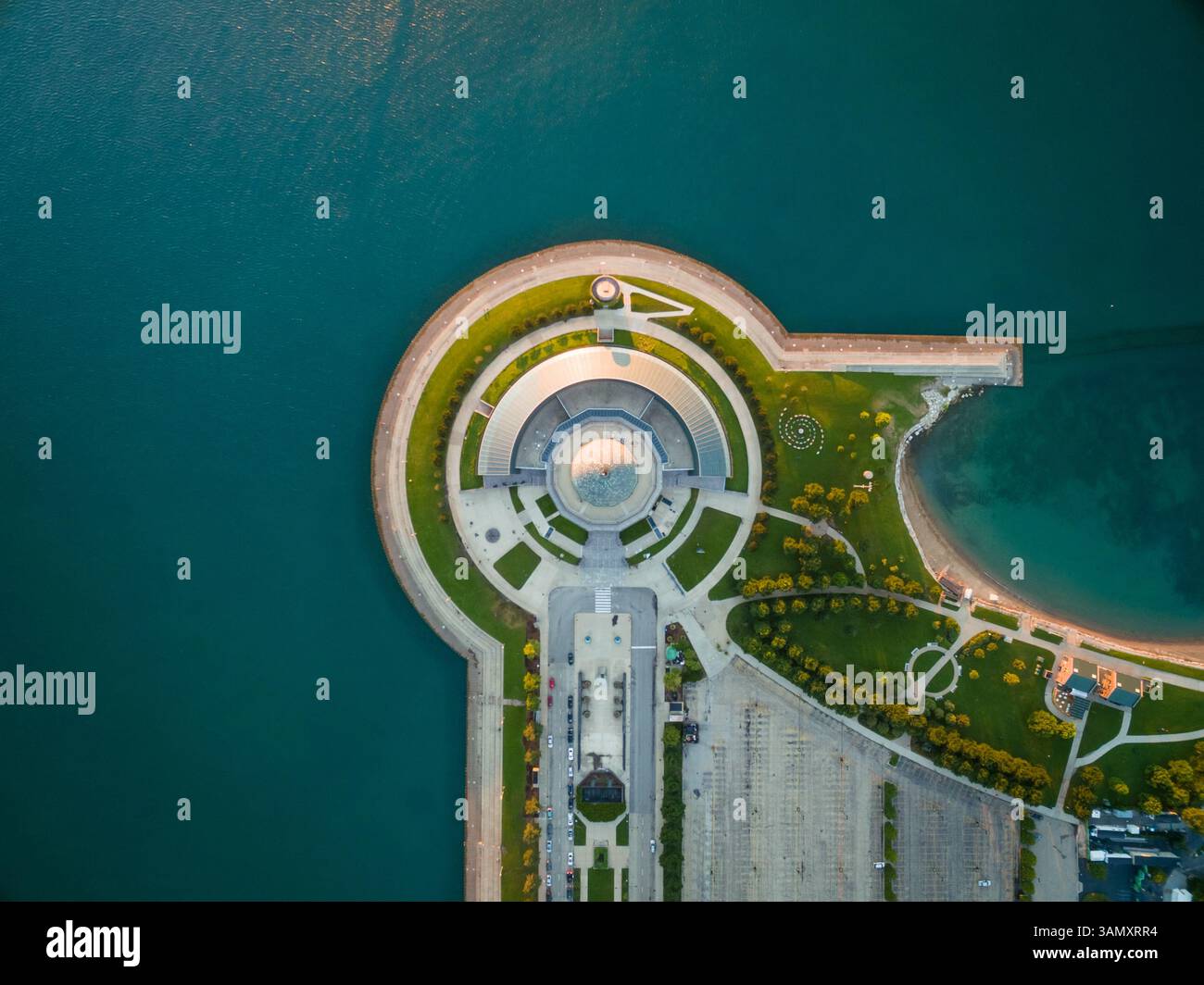 Aus der Vogelperspektive über dem Adler Planetarium in der Nähe des Michigan Lake, Chicago, USA. Stockfoto