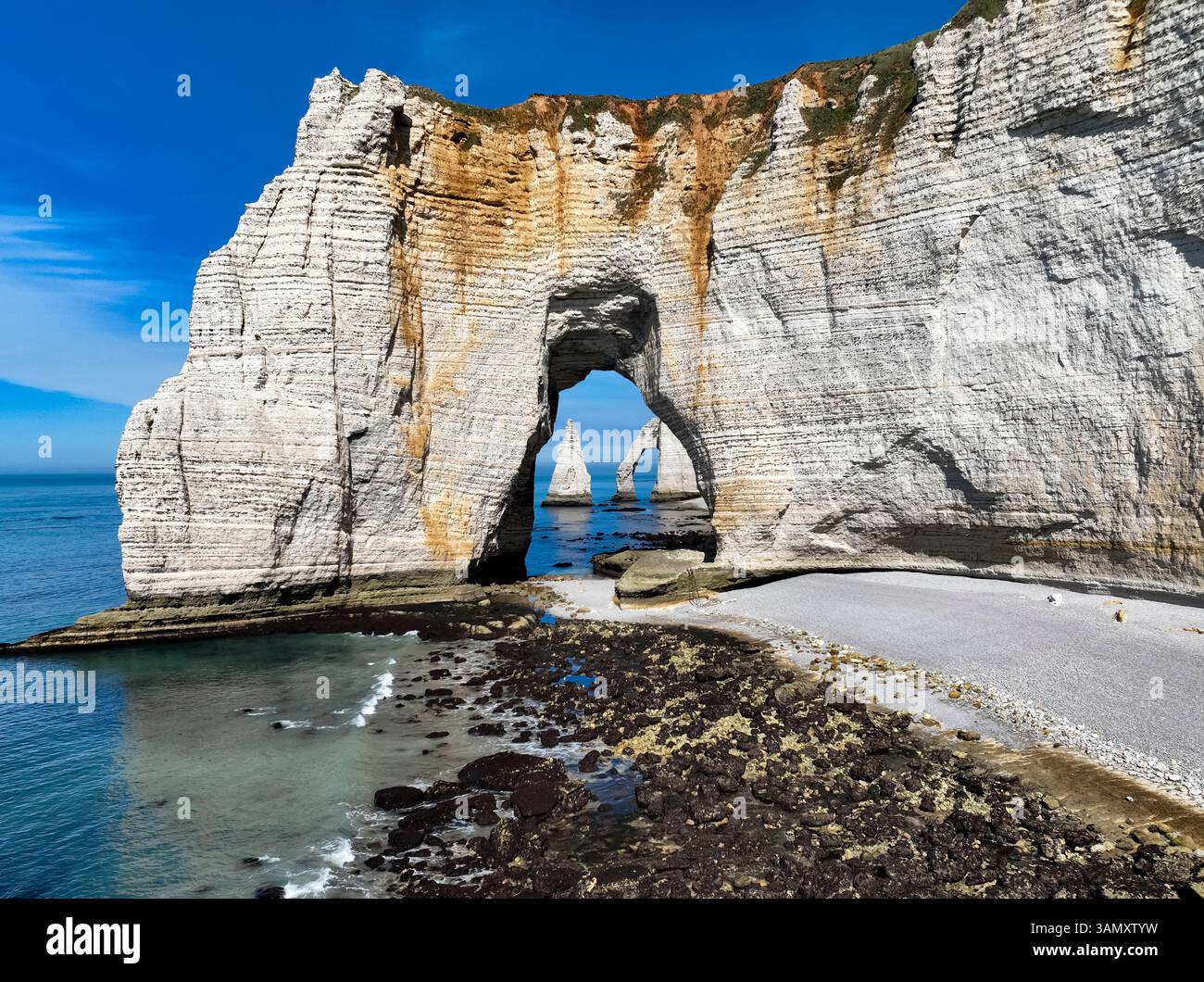 Luftaufnahme des Schlüssellochs der Klippe Etretat, seine-Maritime, Normandie, Frankreich. Stockfoto