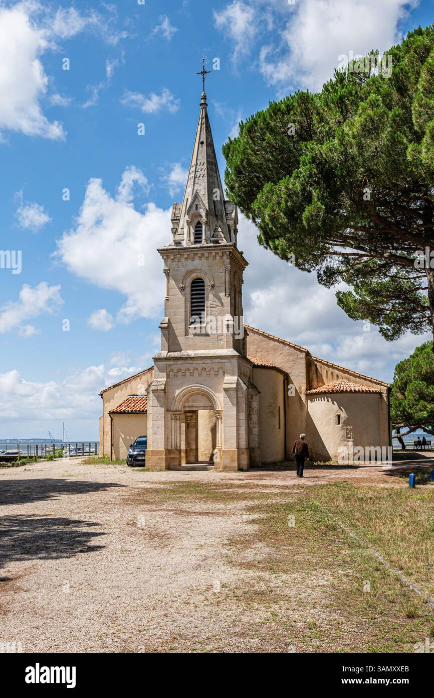 Arcachon Bay, Andernos-les-Bains (Südwestfrankreich): Kirche Saint-Eloi. Die Kirche wurde auf den Fundamenten einer galloromanischen Villa aus dem 4. Jahrhundert erbaut Stockfoto