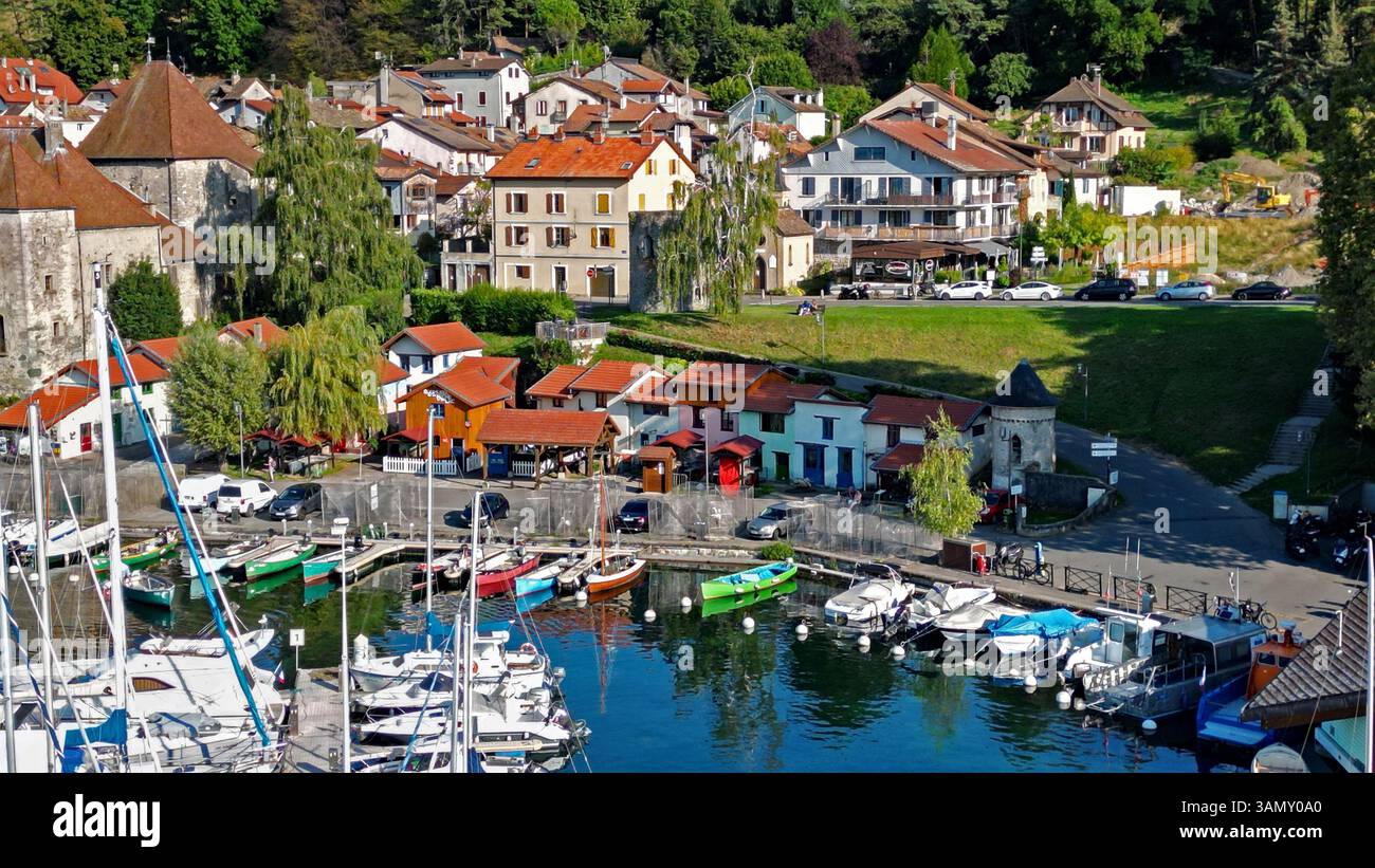 Thonon-les-Bains (Zentralfrankreich): Aus der Vogelperspektive auf die Stadt und den Jachthafen am Genfer See Stockfoto