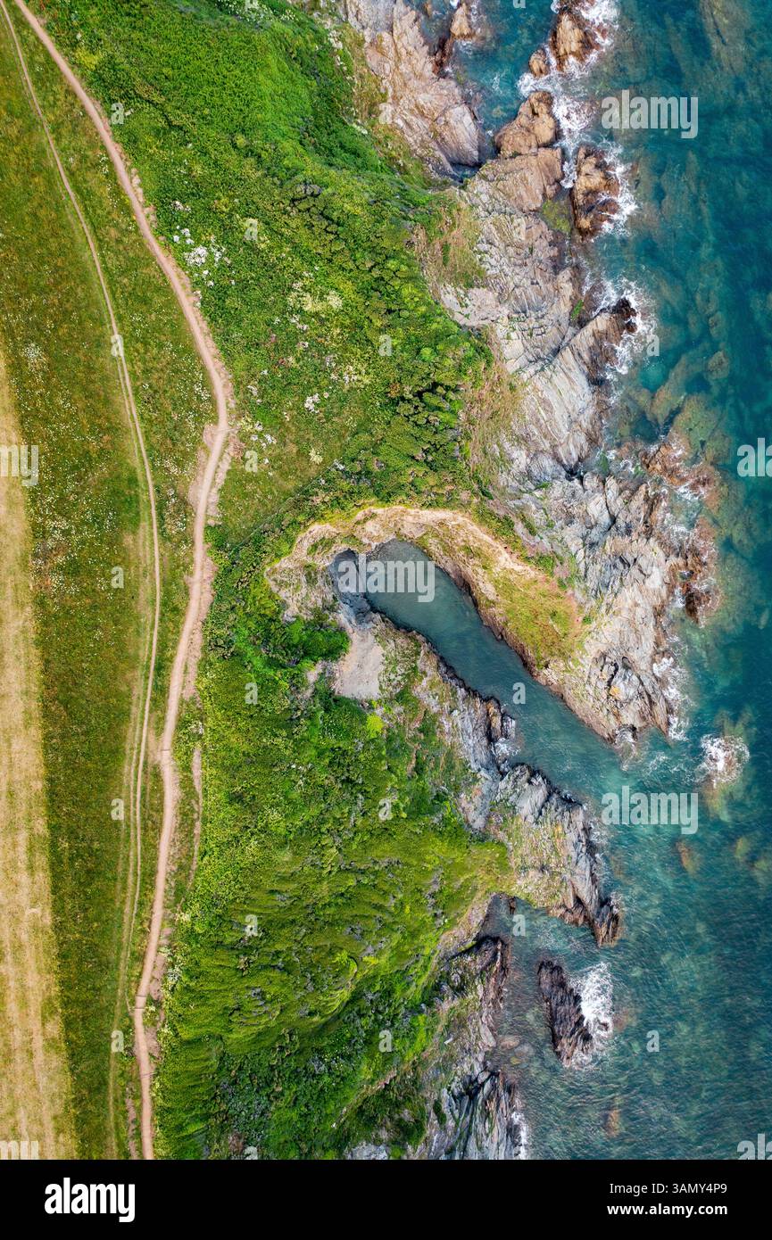 Luftaufnahme des südwestlichen Küstenweges, Fowey, Cornwall, Großbritannien. Stockfoto