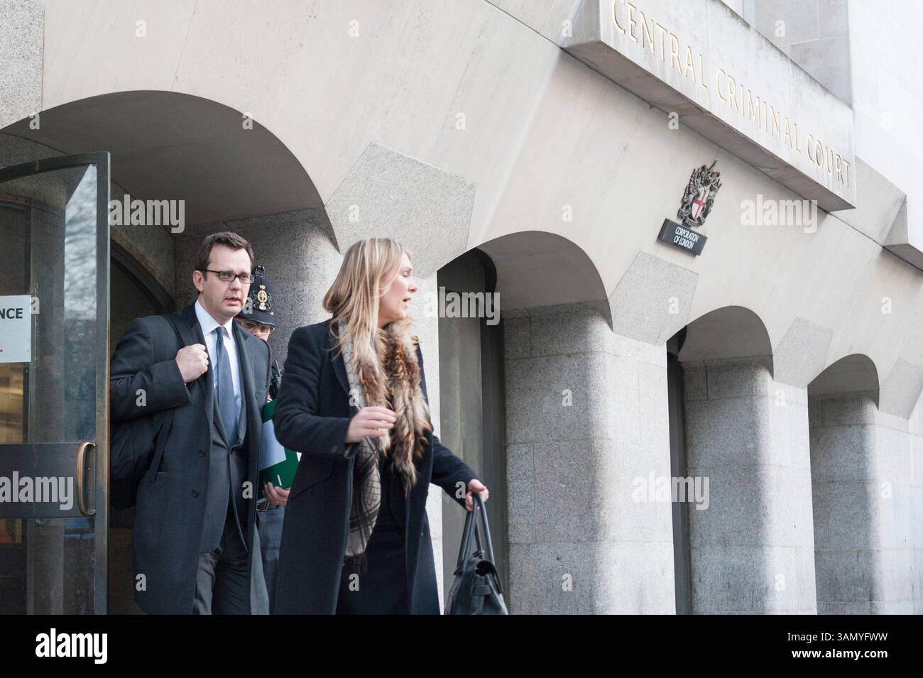 5. März 2014 – London, England, Vereinigtes Königreich – ANDY COULSON verlässt das Old Bailey in London, nachdem ein weiterer Tag beim Telefonhacking-Prozess zu Ende gegangen ist. (Bild: © Lee Thomas/ZUMA Wire/ZUMAPRESS.com) Stockfoto