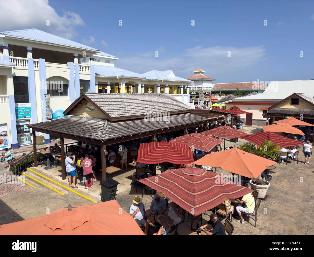 Geschäfte und Restaurants des Kreuzfahrtschiffterminals, St. Kitts, Karibik Stockfoto