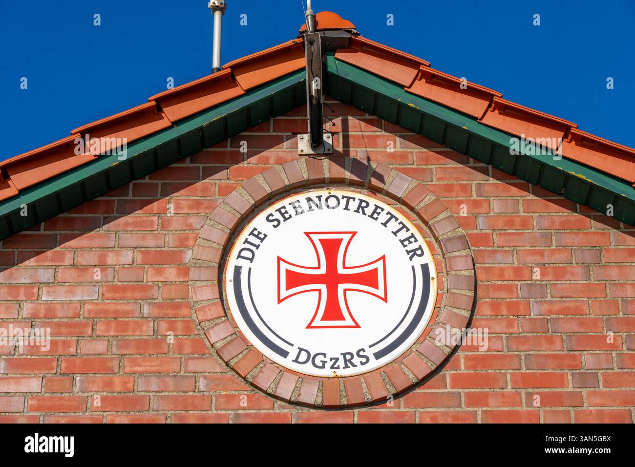 Die Ostfriesische Nordseeinsel Juist im Winter, die Rettungsbootstation Juist im Hafen, der Deutschen Seeschiffssuche und -Rettung, GD Stockfoto