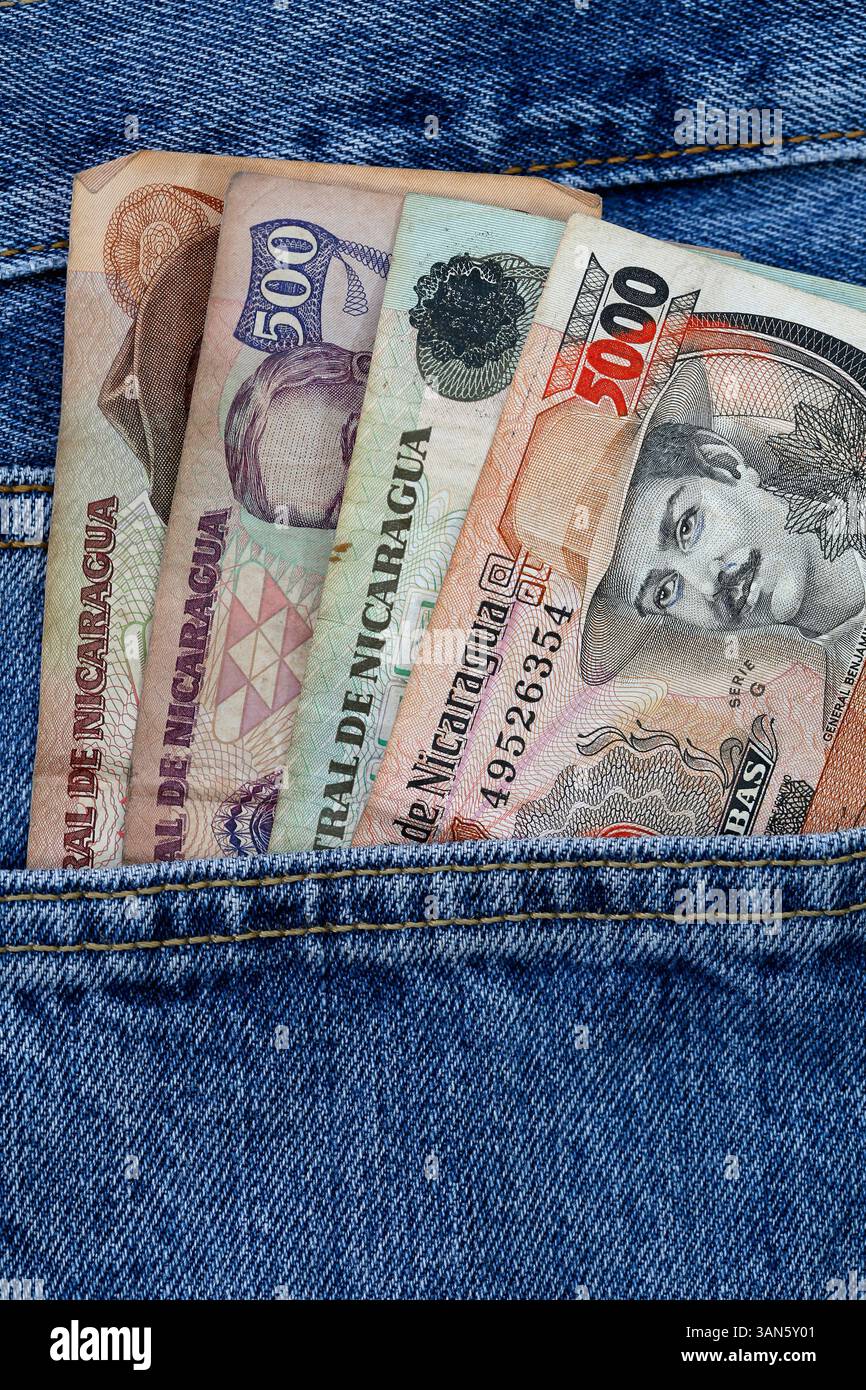 cordoba, nicaragua Geld, in der Tasche der Jeans Stockfoto