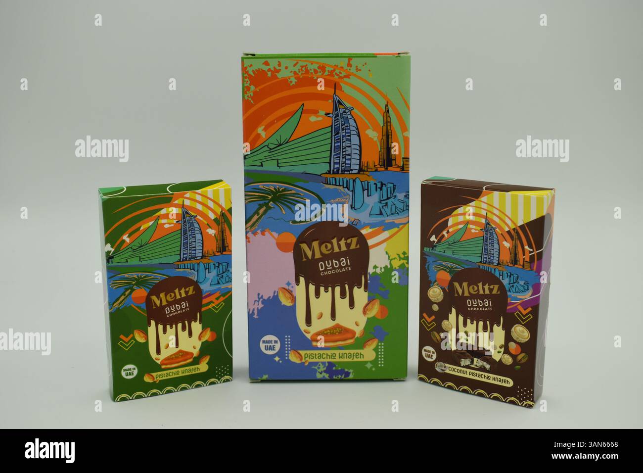 Drei Tische Meltz Dubai Schokolade, hergestellt in den Vereinigten Arabischen Emiraten. Stockfoto