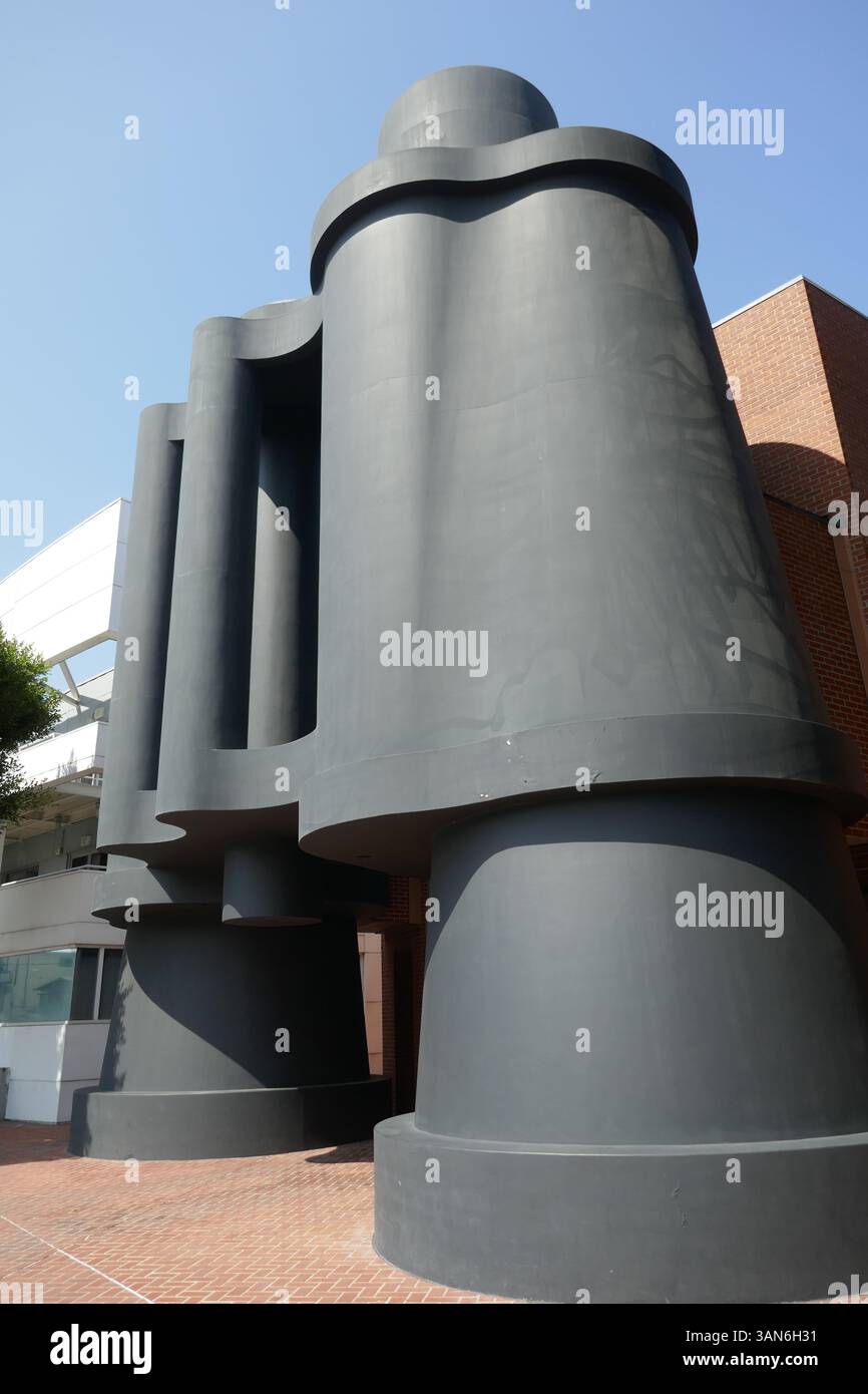 Venedig, Kalifornien, USA 13. April 2025 Frank Gehry Binoculars Art Building am 13. April 2025 in Venice, Los Angeles, Kalifornien, USA. Foto: Barry King/Alamy Stock Photo Stockfoto