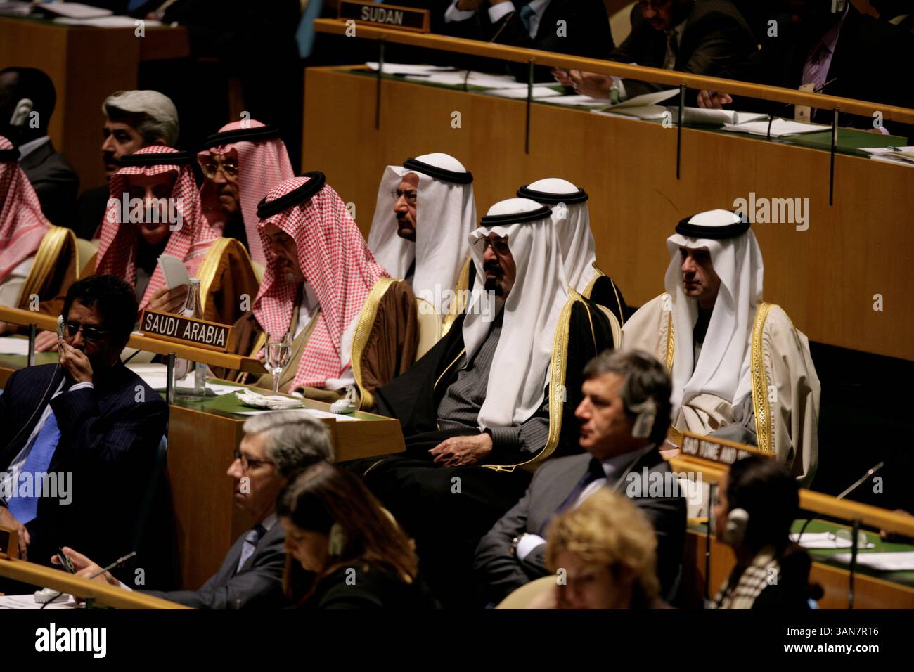 Vereinte Nationen - New York - USA - 12. November 2008 - Rede des kuwaitischen Emir Sabah al-Ahmad al-Jaber al-Sabah zur Tagung der Generalversammlung über die Kultur des Friedens. FOTO DER Delegation von König Abdullah bin Abdul Aziz Al Saud VON Saudi-Arabien. (Foto: © Luiz Rampelotto/ZUMA Press) Stockfoto