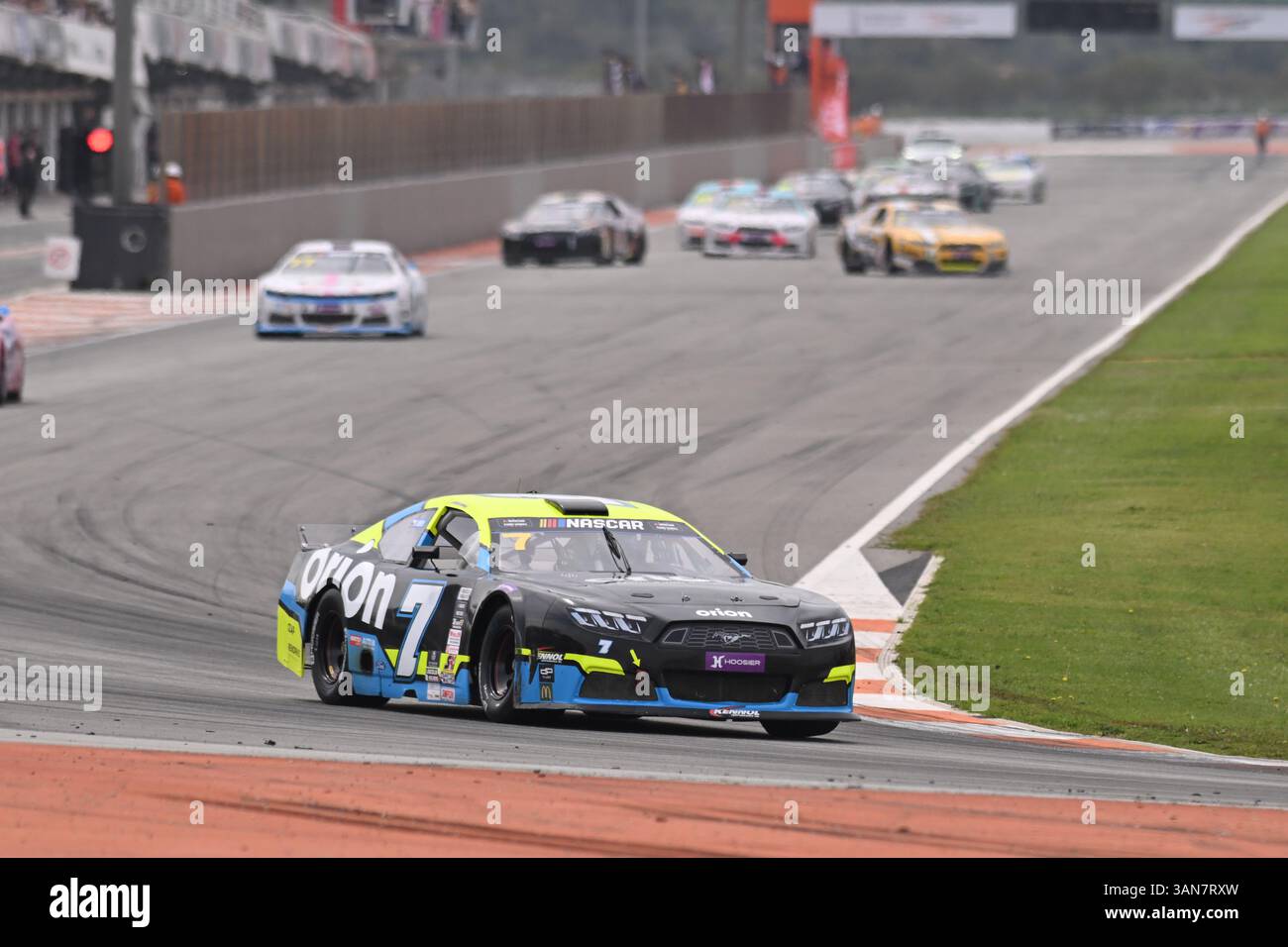Valencia, Valencia, Spanien. April 2025. 7 DOUBEK MARTIN (CZE) Hendriks Motorsport, der am 13. April 2025 die NASCAR pro-Qualifikation auf der Rennstrecke CHESTE in Valencia absolvierte. (Kreditbild: © Oscar Manuel Sanchez/ZUMA Press Wire) NUR REDAKTIONELLE VERWENDUNG! Nicht für kommerzielle ZWECKE! Stockfoto