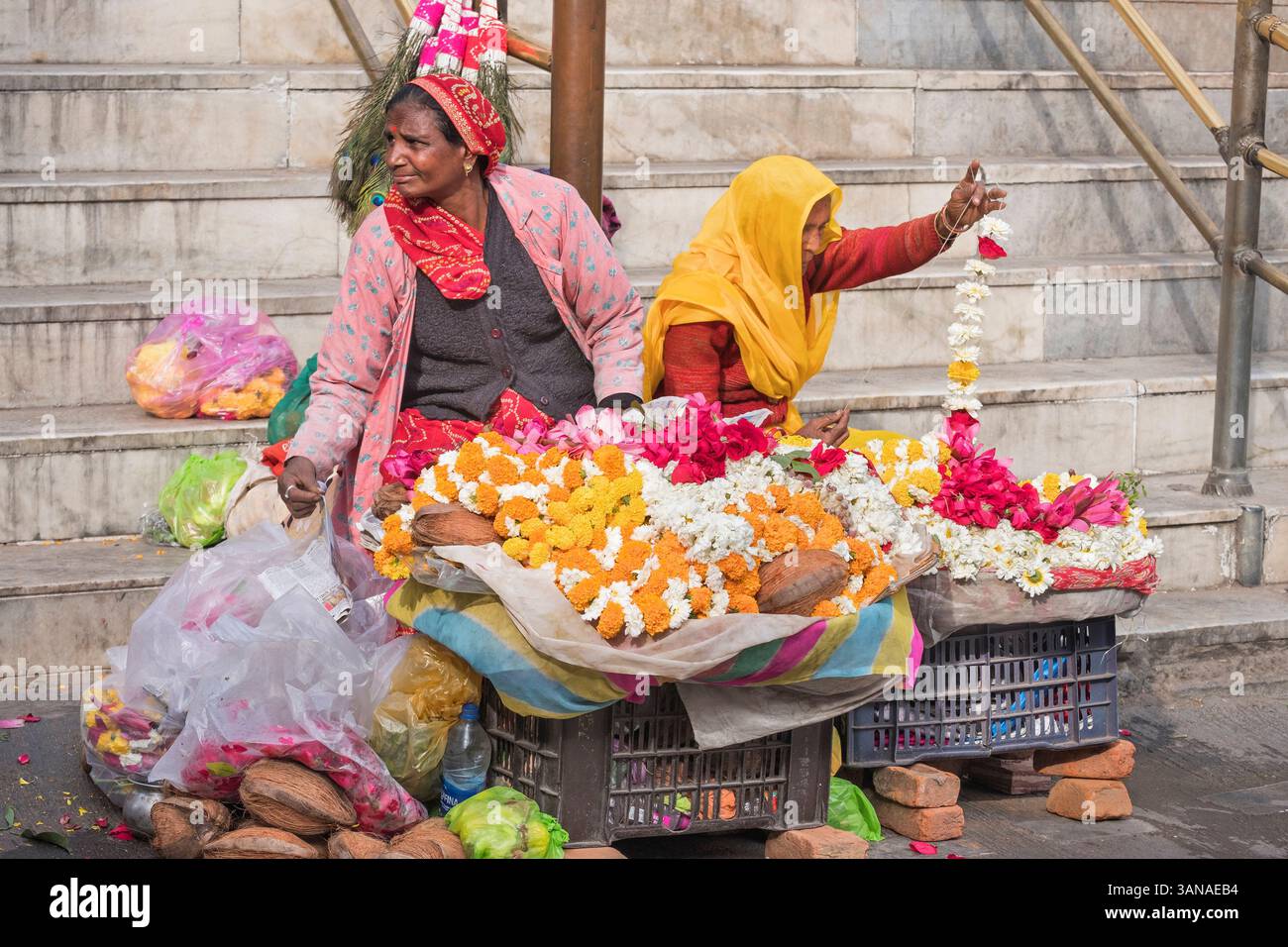 Blumenhändler Jagdish Hindu Tempel Udaipur Rajasthan Indien Stockfoto Blumenhändler Jagdish Hindu Tempel Udaipur Rajasthan Indien Stockfoto