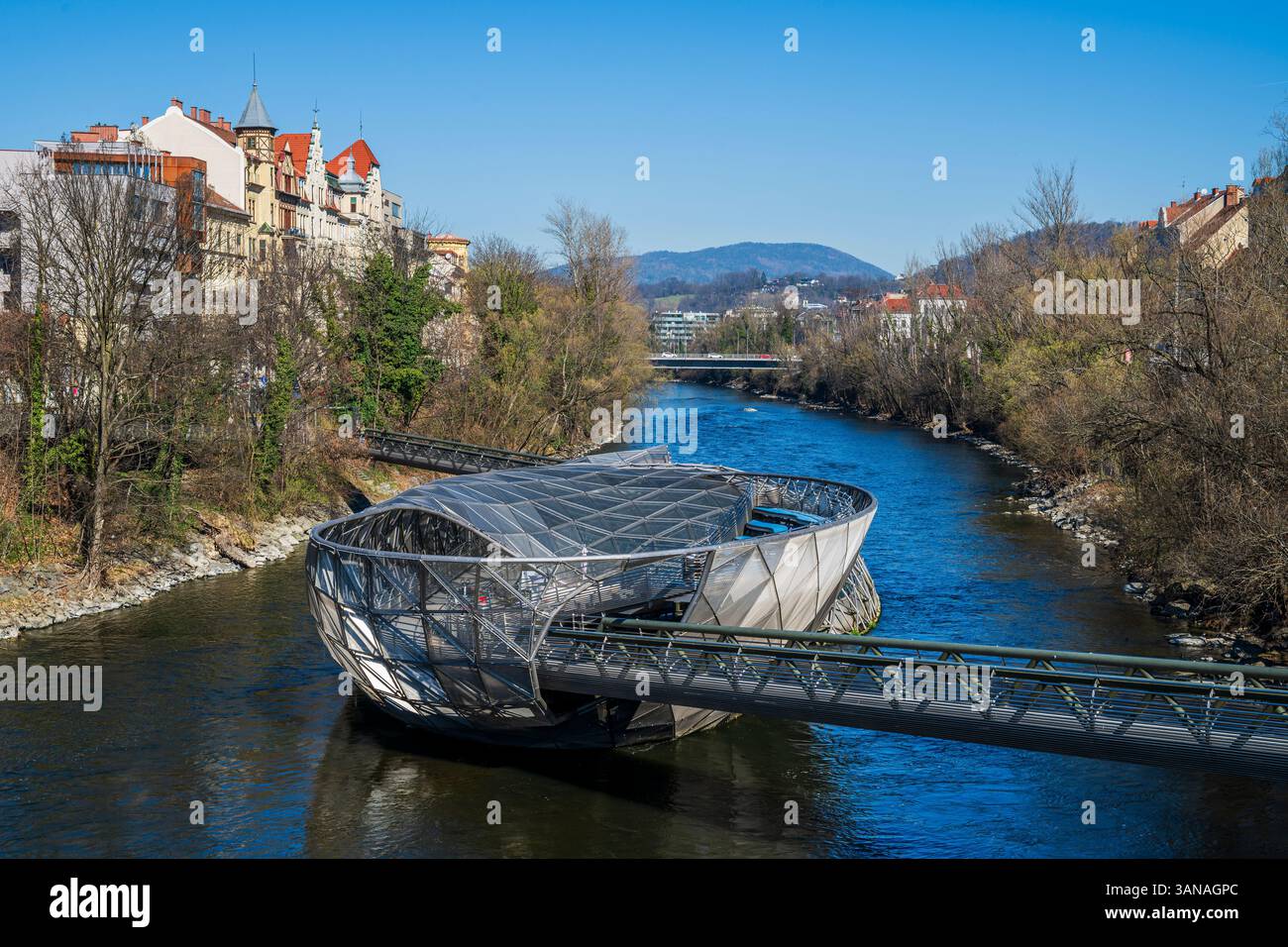Künstliche schwimmende Insel Murinsel an der Mur, Graz, Steiermark, Österreich Stockfoto